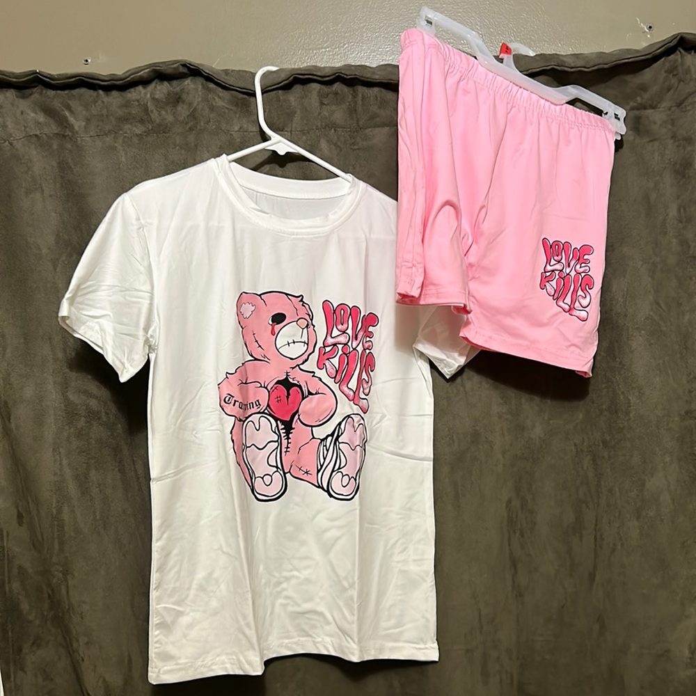 Item 127 pajama set that says love kills